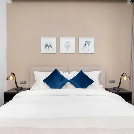 Spacious Luxe Family Apartment With Dubai Canal & Burj Khalifa View Exterior foto