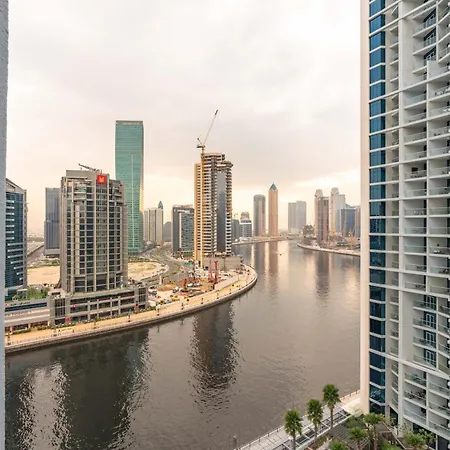 Spacious Luxe Family Apartment With Dubai Canal & Burj Khalifa View Exterior foto