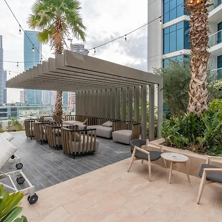 Spacious Luxe Family Apartment With Dubai Canal & Burj Khalifa View Exterior foto
