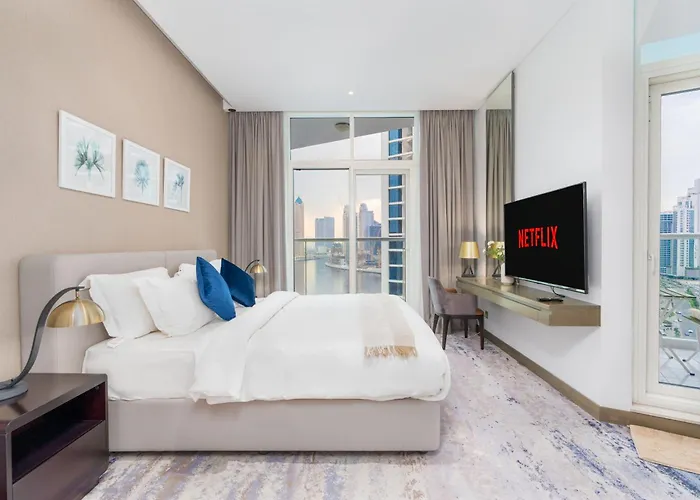 Spacious Luxe Family Apartment With Dubai Canal & Burj Khalifa View