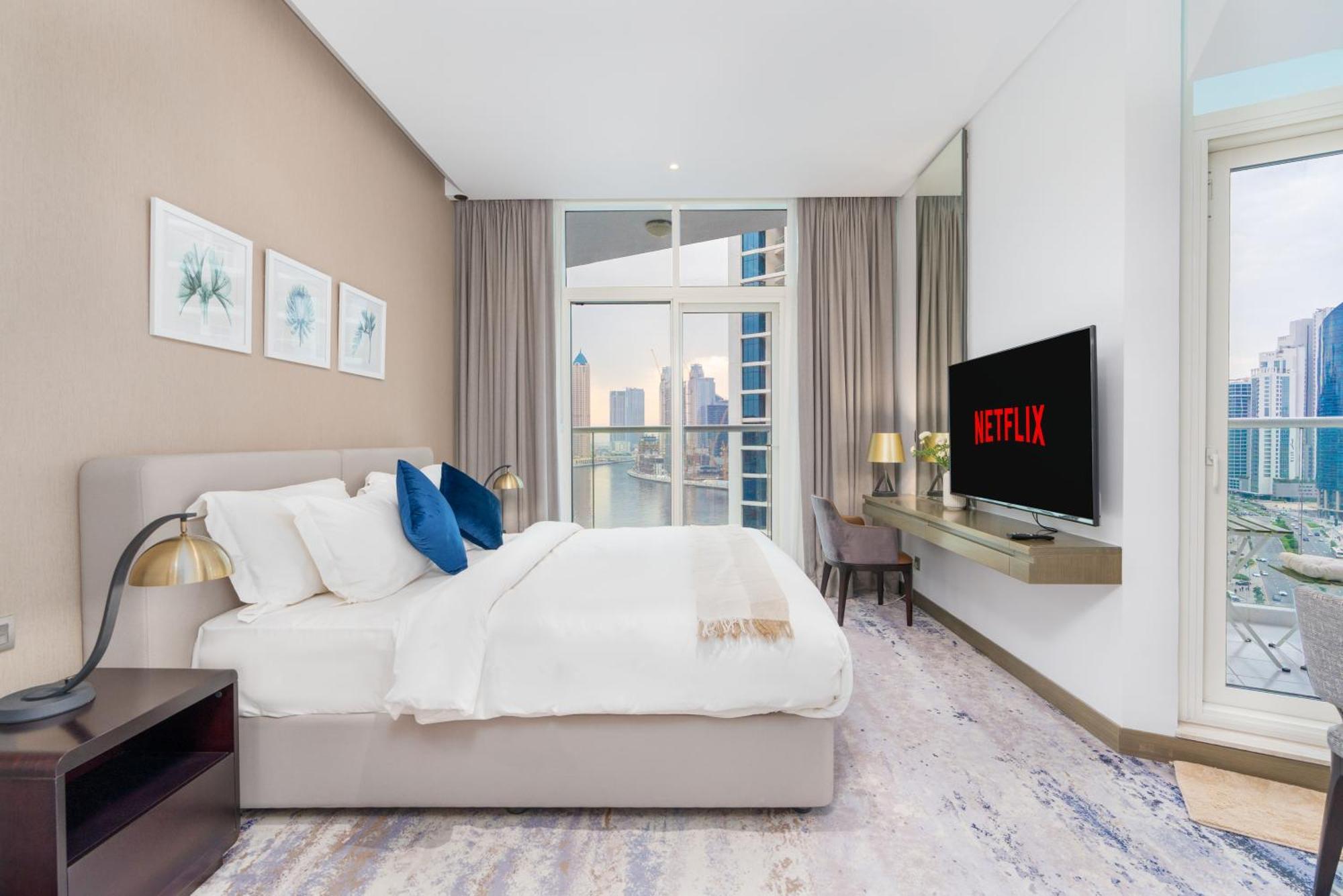 Spacious Luxe Family With Canal & Burj Khalifa View شقة *
