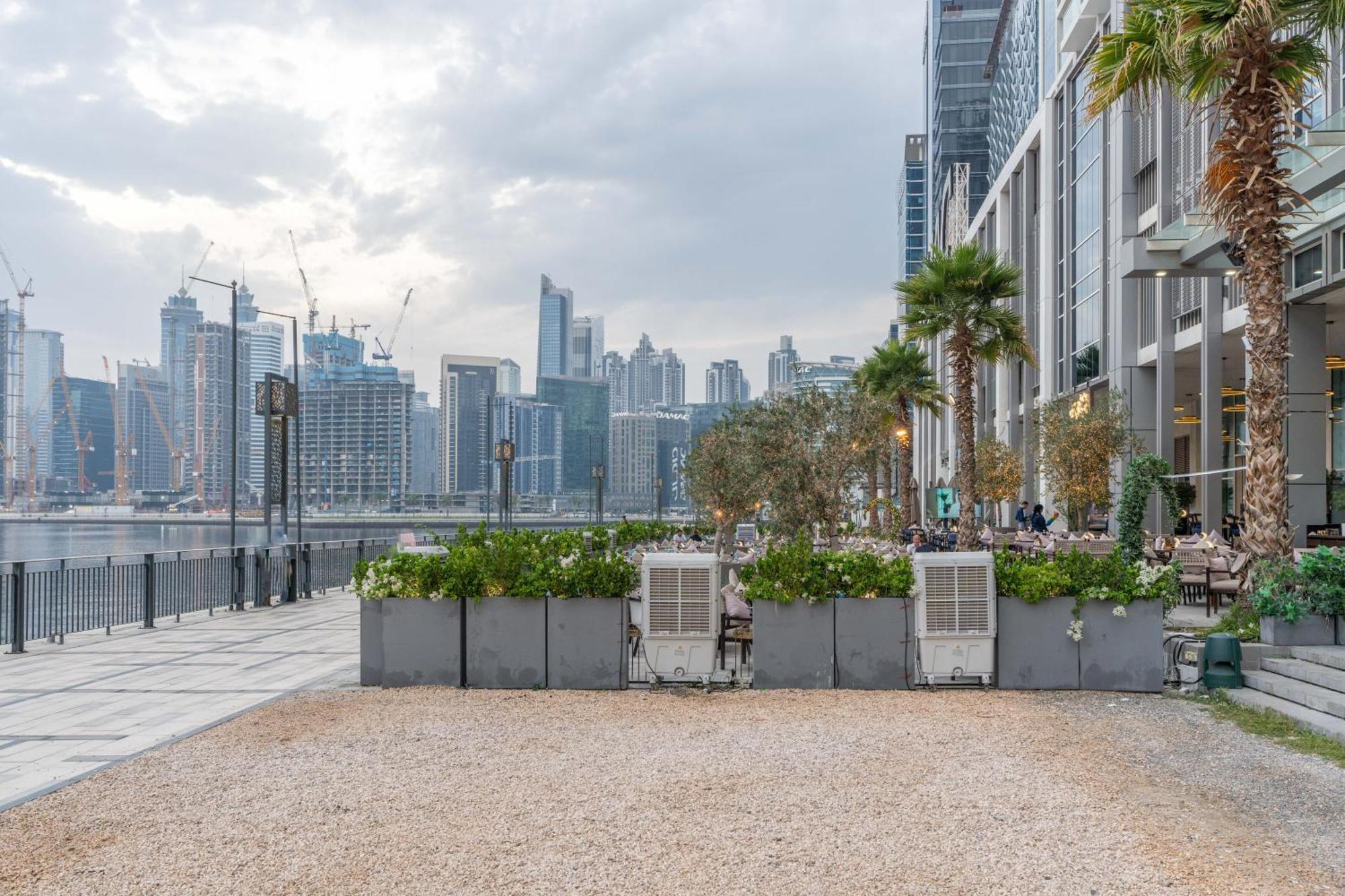 Spacious Luxe Family With Canal & Burj Khalifa View شقة دبي