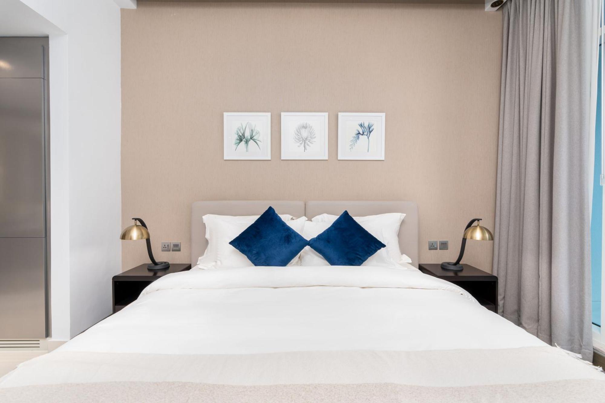 شقة Spacious Luxe Family With Canal & Burj Khalifa View دبي