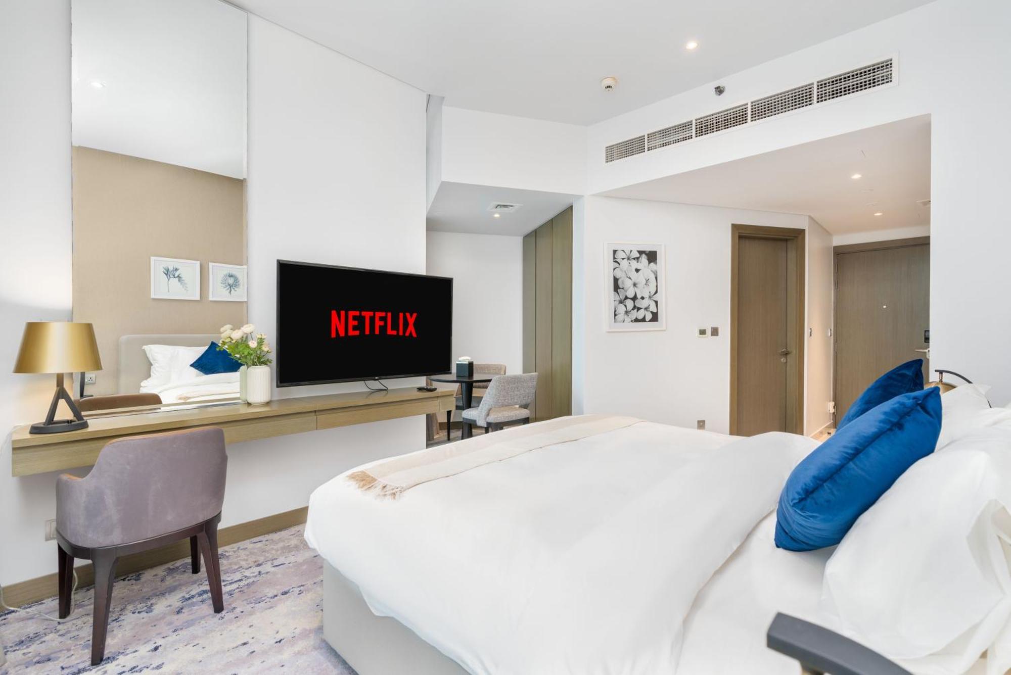 شقة Spacious Luxe Family With Canal & Burj Khalifa View دبي