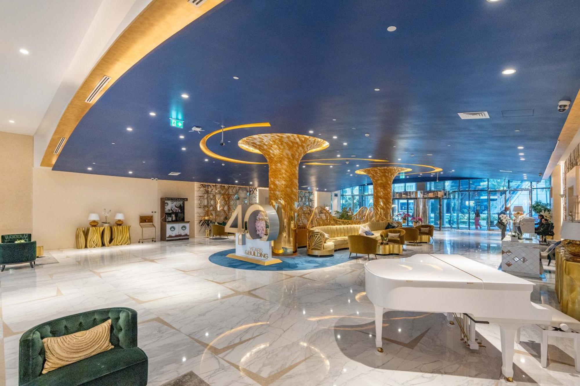 شقة Spacious Luxe Family With Canal & Burj Khalifa View دبي