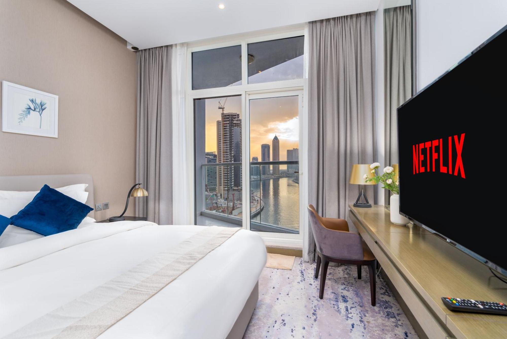 شقة Spacious Luxe Family With Canal & Burj Khalifa View دبي